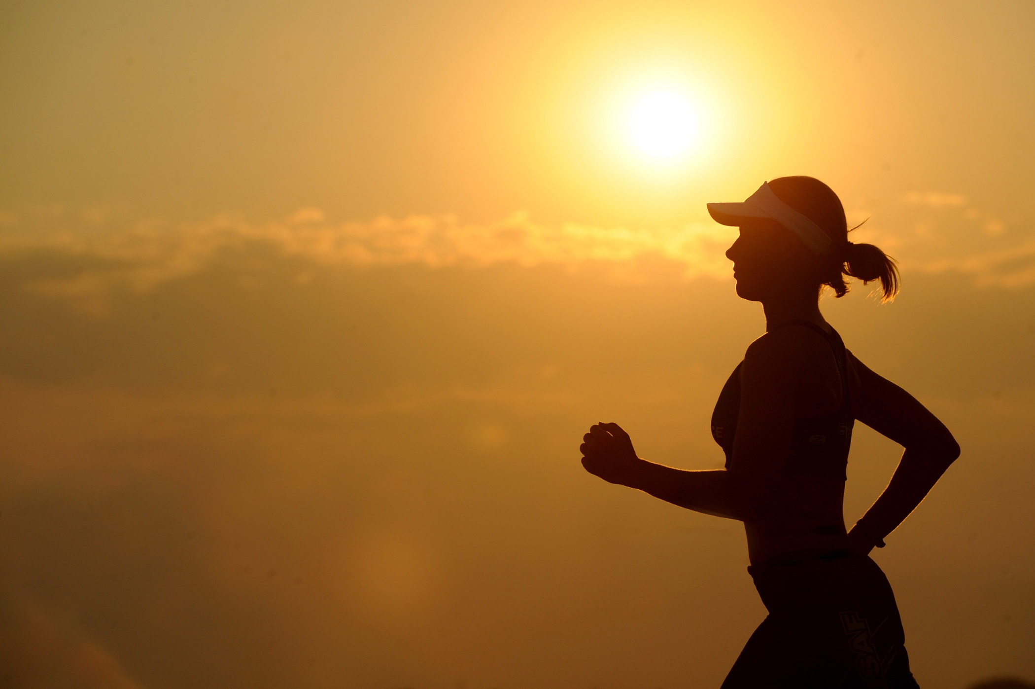 sport courrir soleil couché de soleil exercice physique